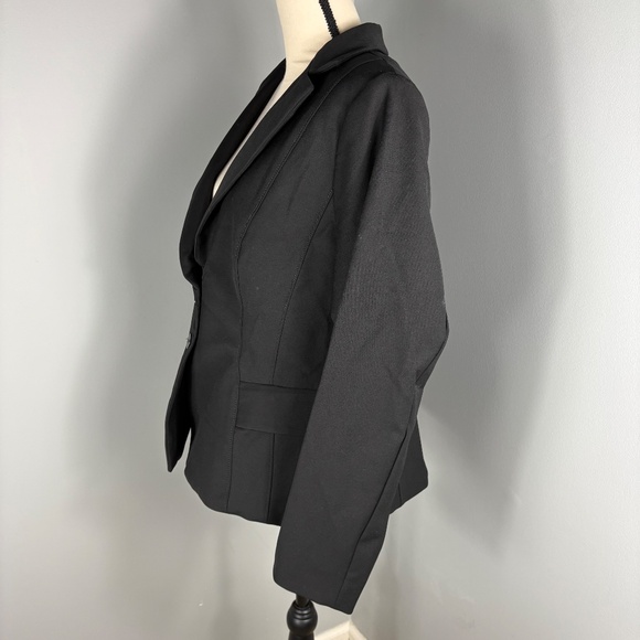 White House Black Market | WHBM® Signature Blazer in black - Picture 3 of 8